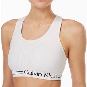 𝐶𝑎𝑙𝑣𝑖𝑛 𝐾𝑙𝑒𝑖𝑛 𝑆𝑝𝑜𝑟𝑡𝑠 𝐵𝑟𝑎